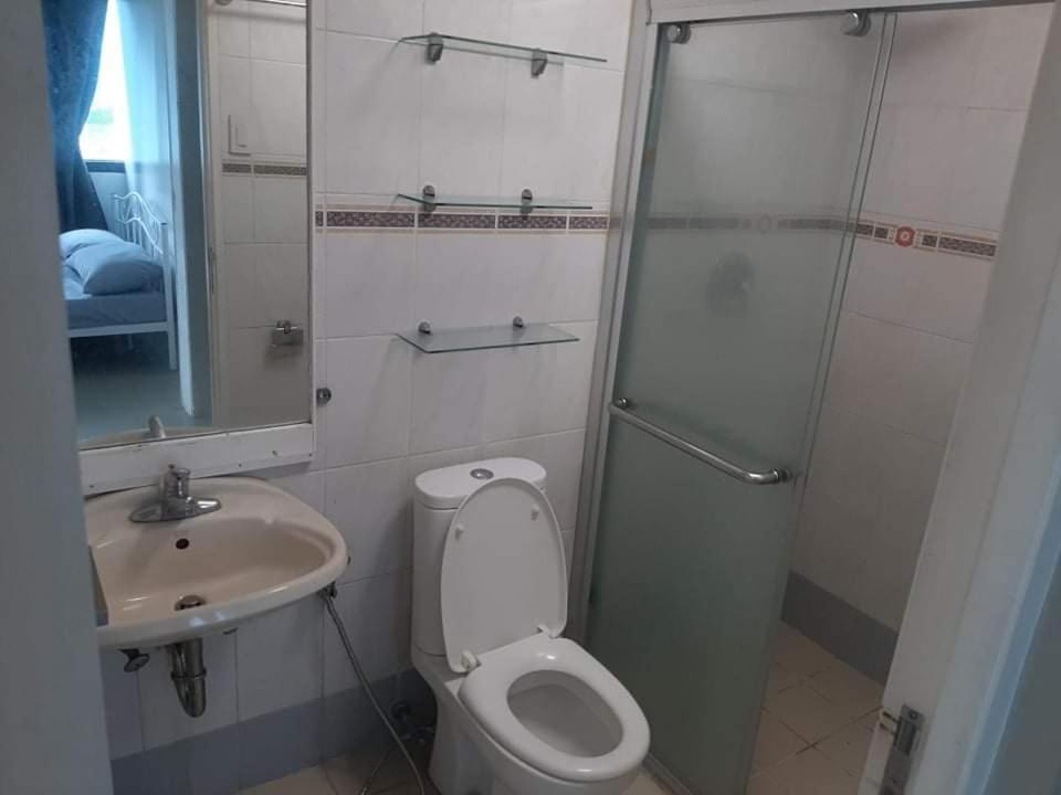 Spacious 2 Bedroom Unit With Pool Manila Exterior foto