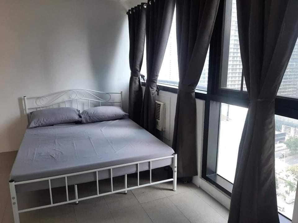 Spacious 2 Bedroom Unit With Pool Manila Exterior foto
